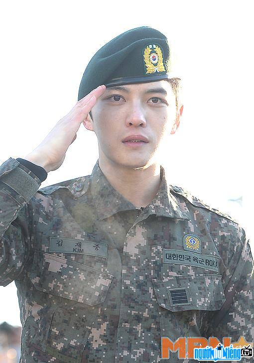 Picture of Singer Kim Jaejoong on the day of discharge