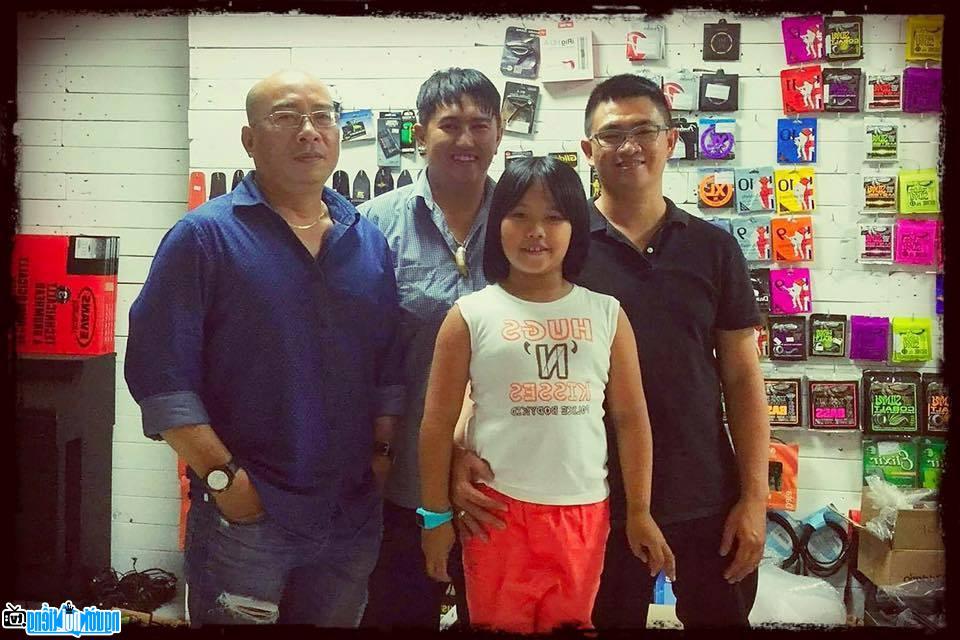 Children drummer Trong Nhan with his family
