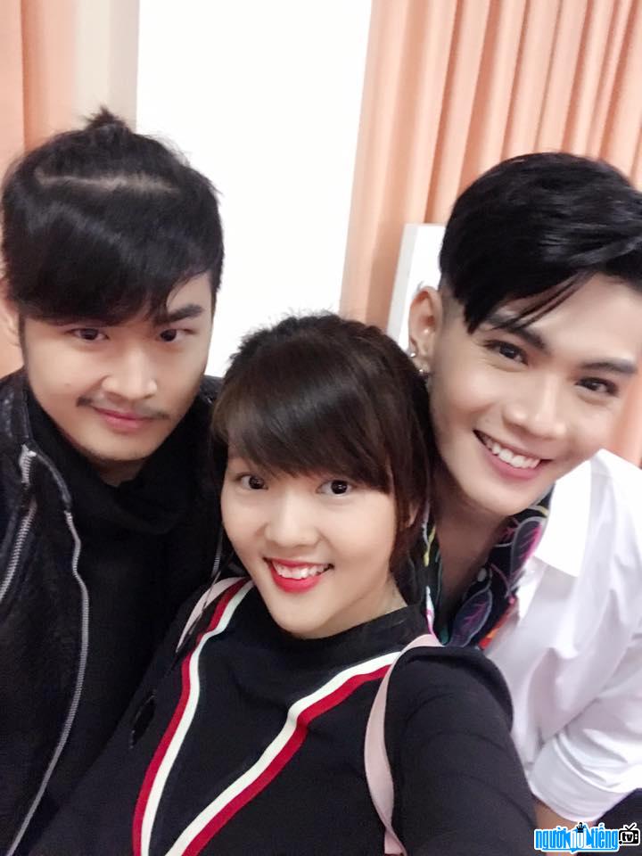 Picture of singer Pham Tran Phuong and male singer Dao Ba Loc