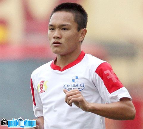 A picture of Quang Hung football player