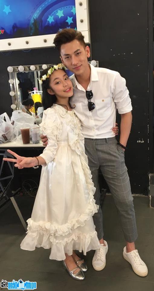  Child singer Nguyen Mai Thuy Anh and singer Isaac 