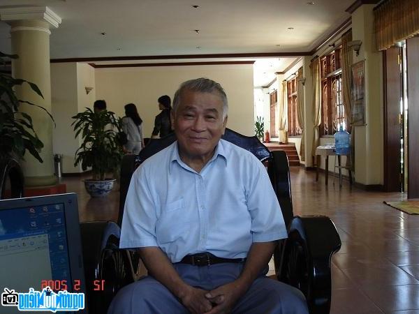  One picture Portrait photo of Writer Nguyen Chi Trung