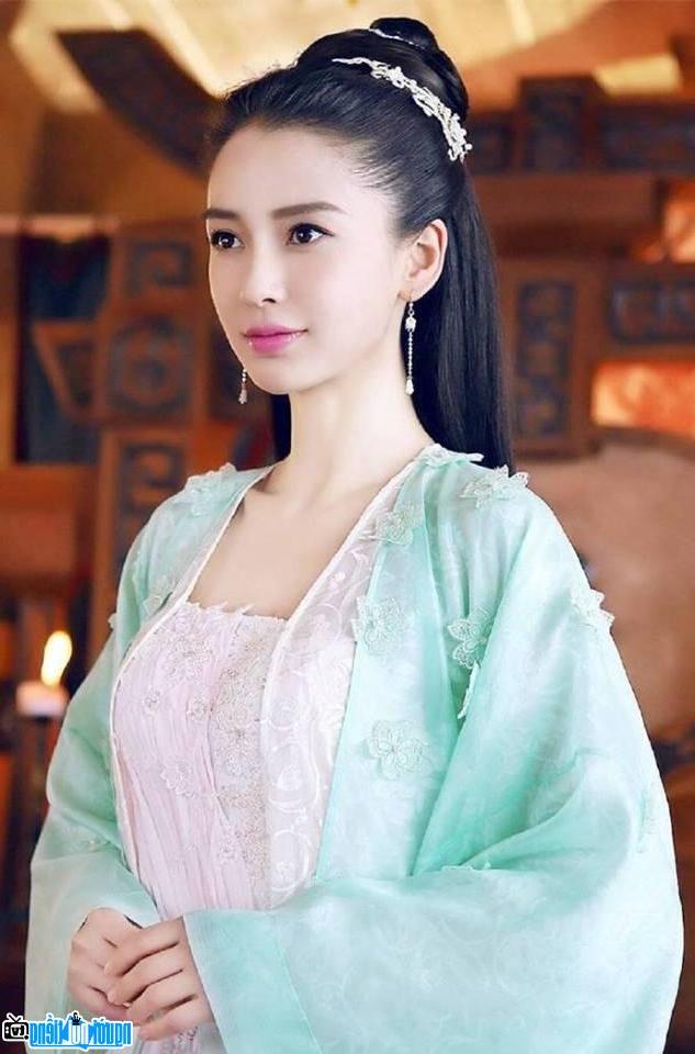 A portrait image of Actress Angelababy in the movie Van Trung Ca