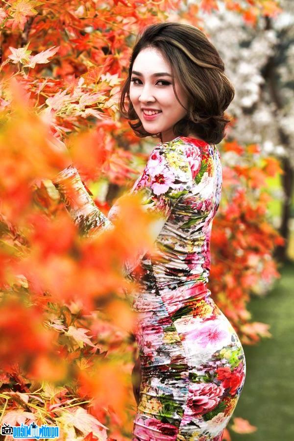 The charming beauty of singer Bao Tram Idol
