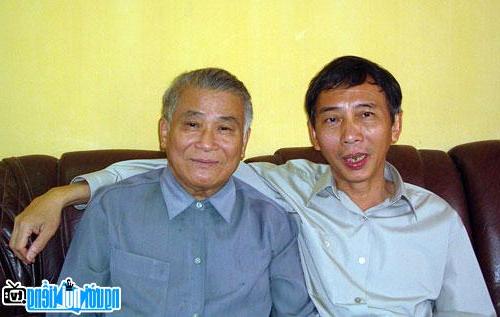 Nhà thơ Thanh Thảo (trái) và Nhà thơ Nguyễn Chí Trung