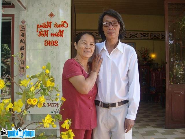Poet couple Tran The Vinh before the new year 2016