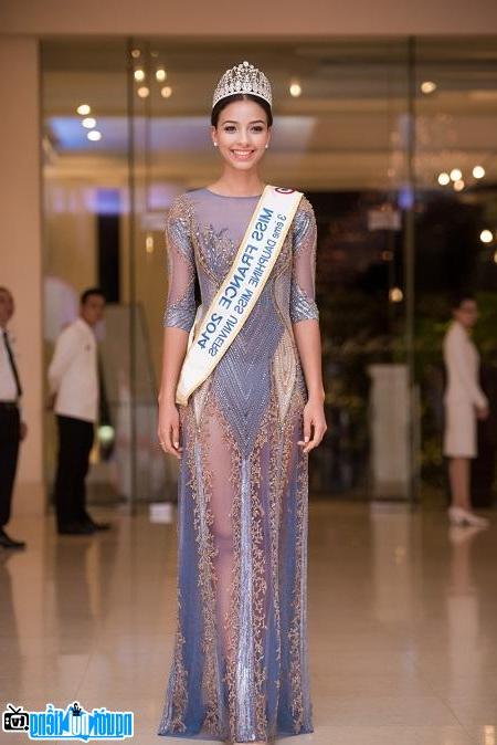 Flora Coquerel đến Việt Nam tham dự họp báo cuaoocj thi hoa hậu Việt Nam 2016