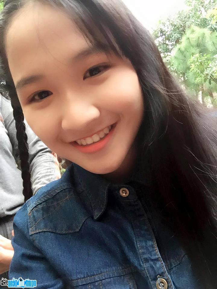  Fresh beauty of child singer Tran Khanh Linh