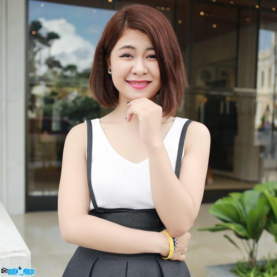  Tran Ha Nhi is beautiful and stylish