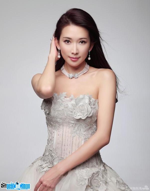 Siêu mẫu Lâm Chí Linh xinh đẹp tham dự sự kiện