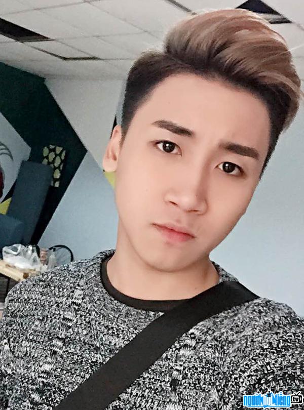 Huy Cung Vlogger is famous recently