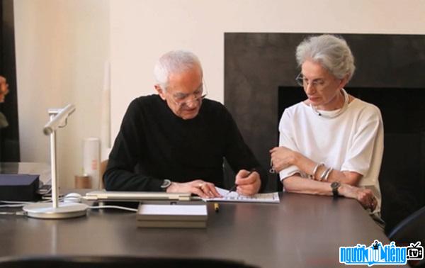 Nhà thiết kế Massimo Vignelli và vợ