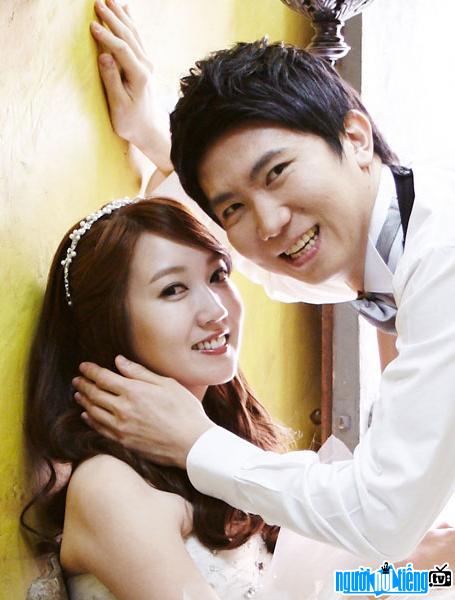 Ryu Seung Min và cô dâu xinh đẹp.