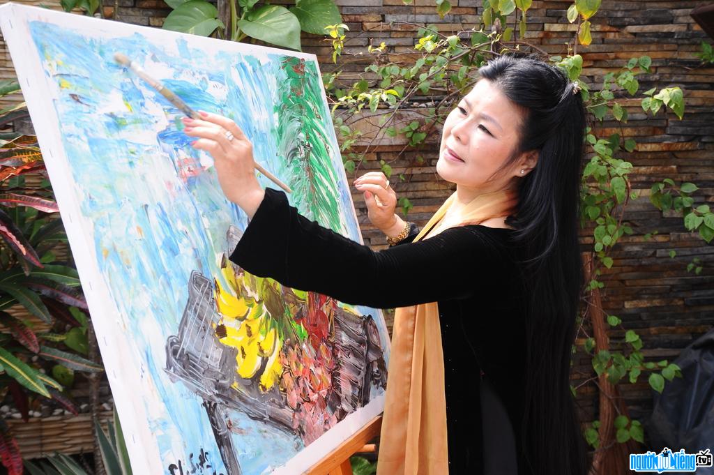 Hình ảnh nữ họa sĩ nổi tiếng của Việt Nam và Châu Á Văn Dương Thành