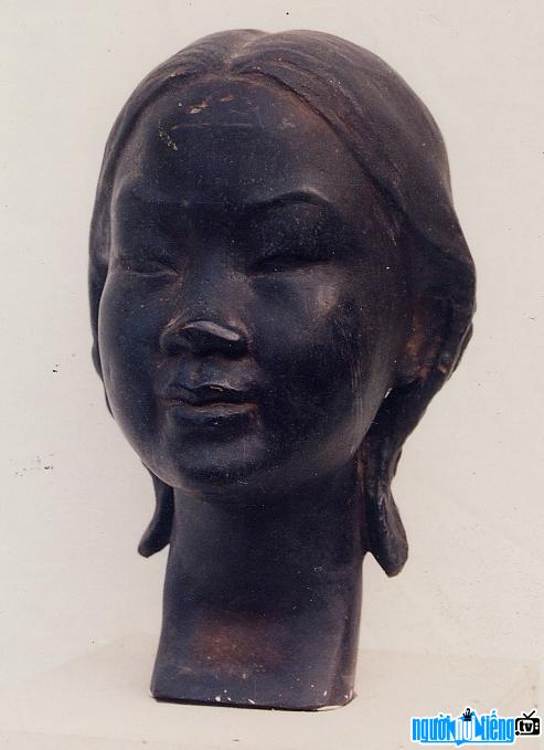  Bronze statue "Portrait of granddaughter" by sculptor Nguyen Thi Kim