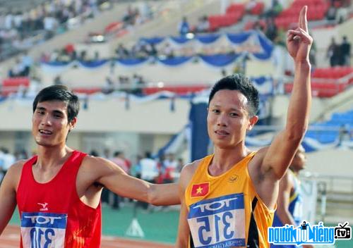 Vu Van Huyen (yellow shirt) strives to reach new heights in SEA Games.