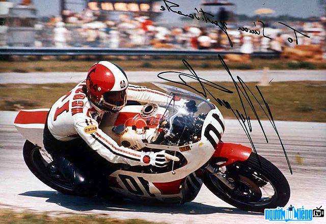 Giacomo Agostini huyền thoại MotoGP của Ý.