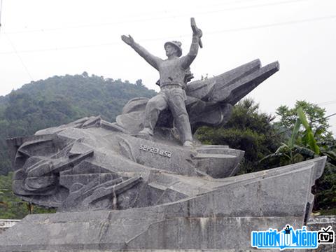  image of Cu Chinh Lan monument in Hoa Binh