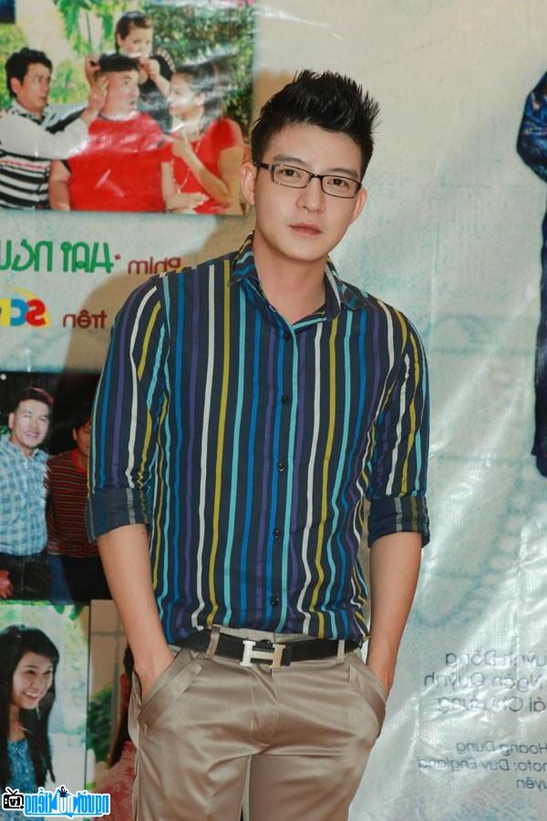  Picture of singer Thien Long in the launch of the new album