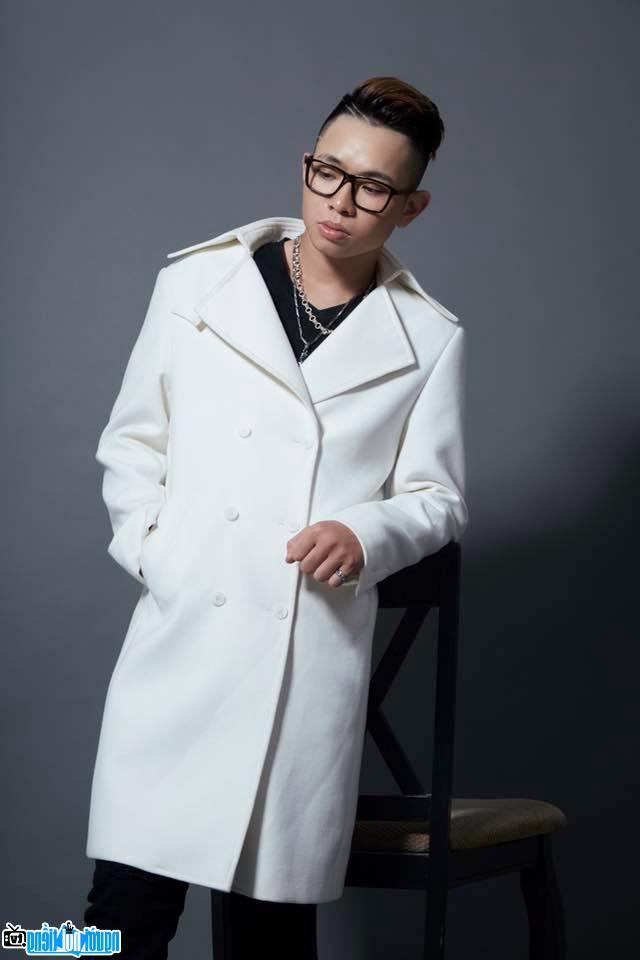  Picture of singer Dang Quang in the new album
