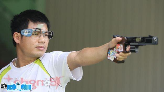 Ha Minh Thanh is considered the No. 1 gunner in Vietnam in the 25m rapid-fire pistol content.