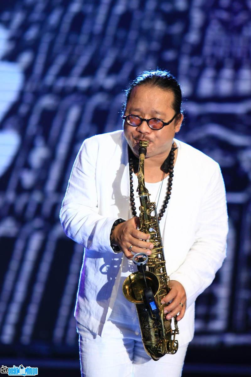  Saxophonist Tran Manh Tuan in Liveshow Imprint 2