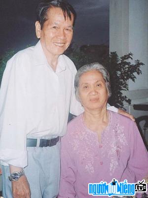  Composer Quy Sac and his wife
