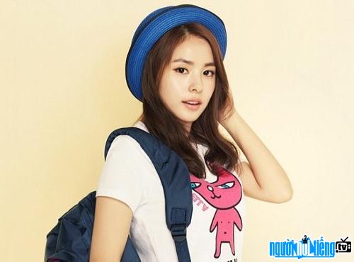  Young and dynamic image of Min Hyo Rin