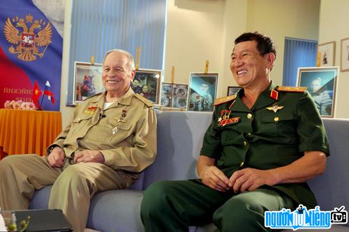  Pham Tuyen with cosmonaut Viktor Vassilyevich Gorbatko's reunion