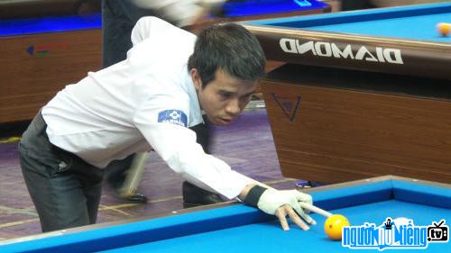 Player Tran Quyet Chien competes in 3-band carom content.
