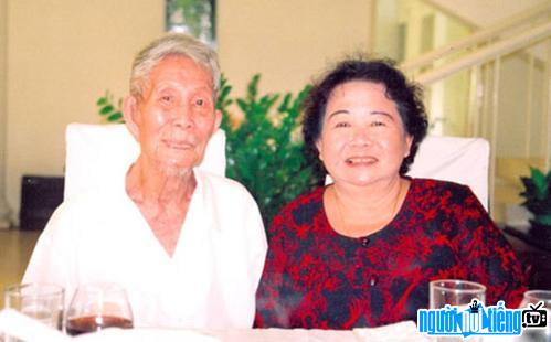  Professor Tran Van Giau and his wife