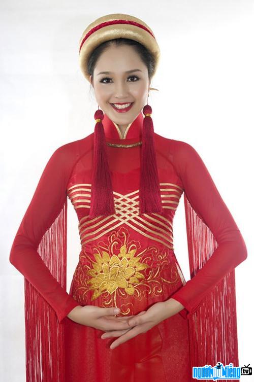  runner-up Do Hoang Anh competed at Miss Earth 2012