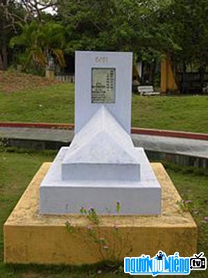  Tomb of journalist Suong Nguyet Anh