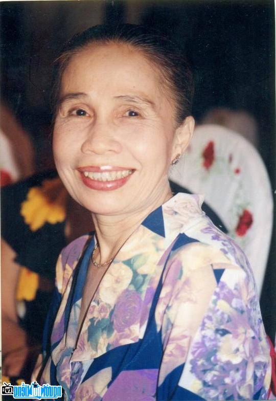 Anh Hoa- the most beautiful old woman on Vietnamese screens