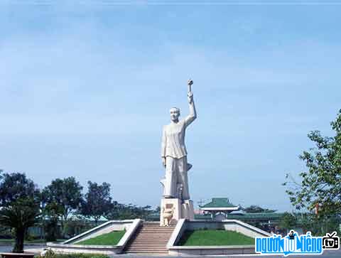 Hình ảnh tượng đài đồng chí Võ Văn Tần tại Long An