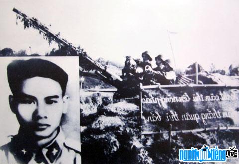  Image of hero Nguyen Viet Xuan's slogan Aim at the enemy and shoot at the enemy
