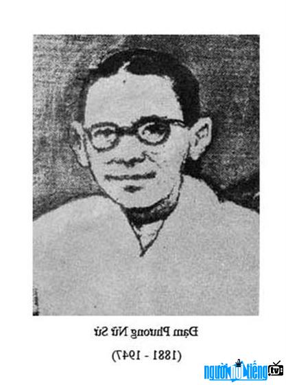  the first female journalist Dam Phuong Su Nu