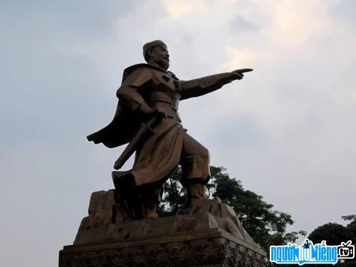  The image of Ngo Quyen statue in Hai Phong