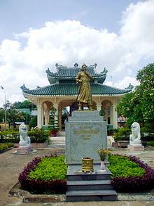 Hình ảnh tượng Nguyễn Hữu Cảnh tại Biên Hòa