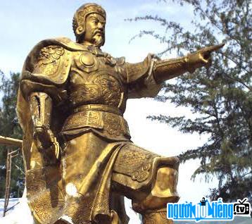  Tran Hung Dao bronze statue image