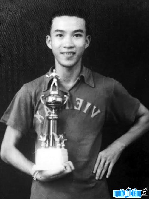 Huyền thoại Lê Văn Tiết xuất hiện tại Nhà thi đấu.