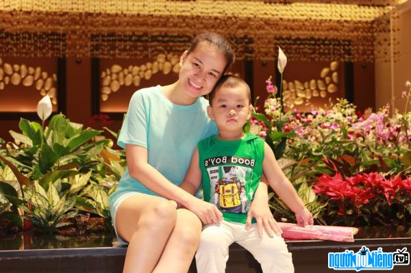  MC Ngoc Huong and her son