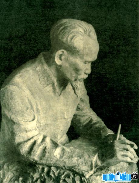  Nguyen Thi Kim - The first female sculptor to directly engrave a statue of Ho
