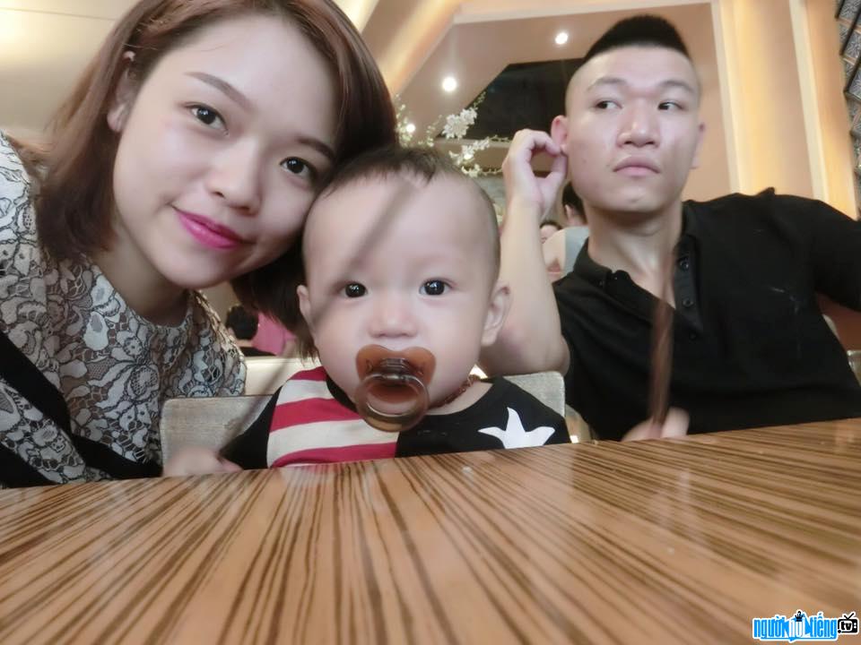  Hung is happy with his wife and children