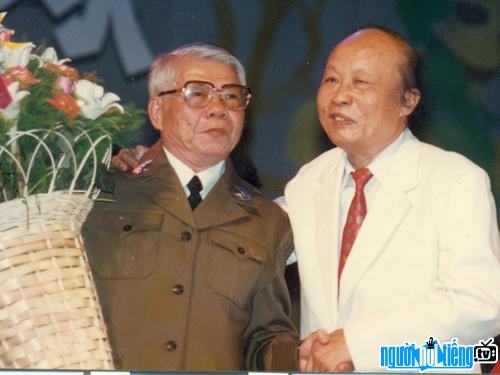  late musician Hoang Hiep and musician Xuan Hong at the Opera House