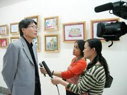  Artist Ly Truc Dung gives an interview
