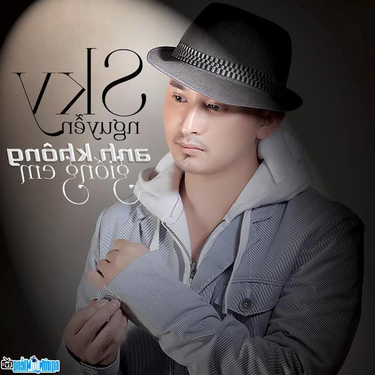 Hình ảnh ca sĩ Sky Nguyễn trong Album Anh Không Giống Em