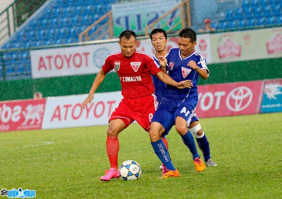  Image of Nguyen Trong Hoang on the field