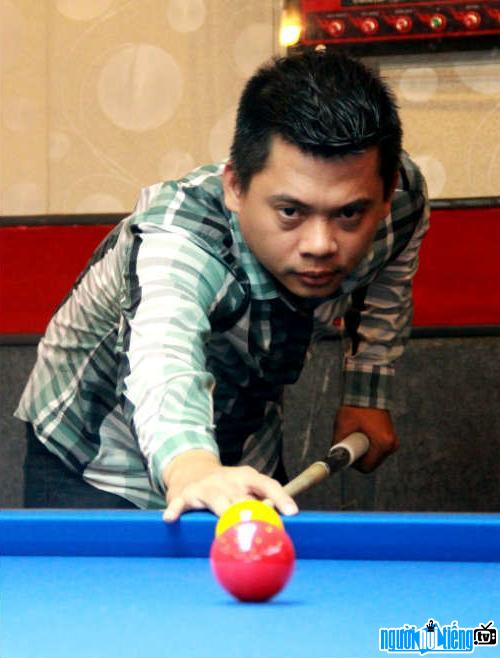 Player Duong Anh Vu burns with love of Billiards.