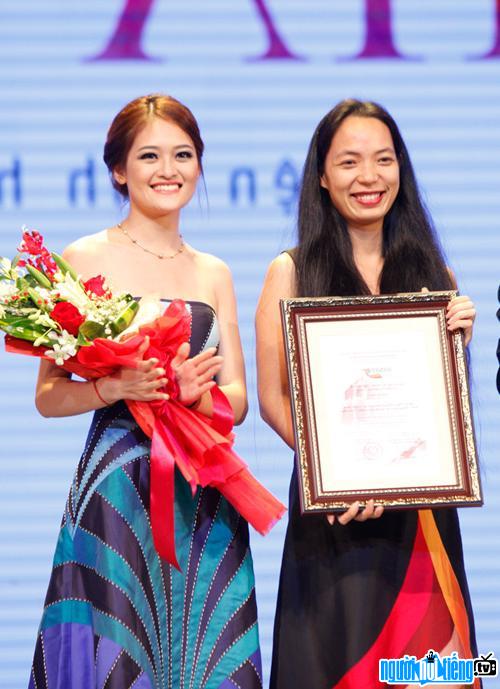  Nguyen Hoang Diep at an award ceremony